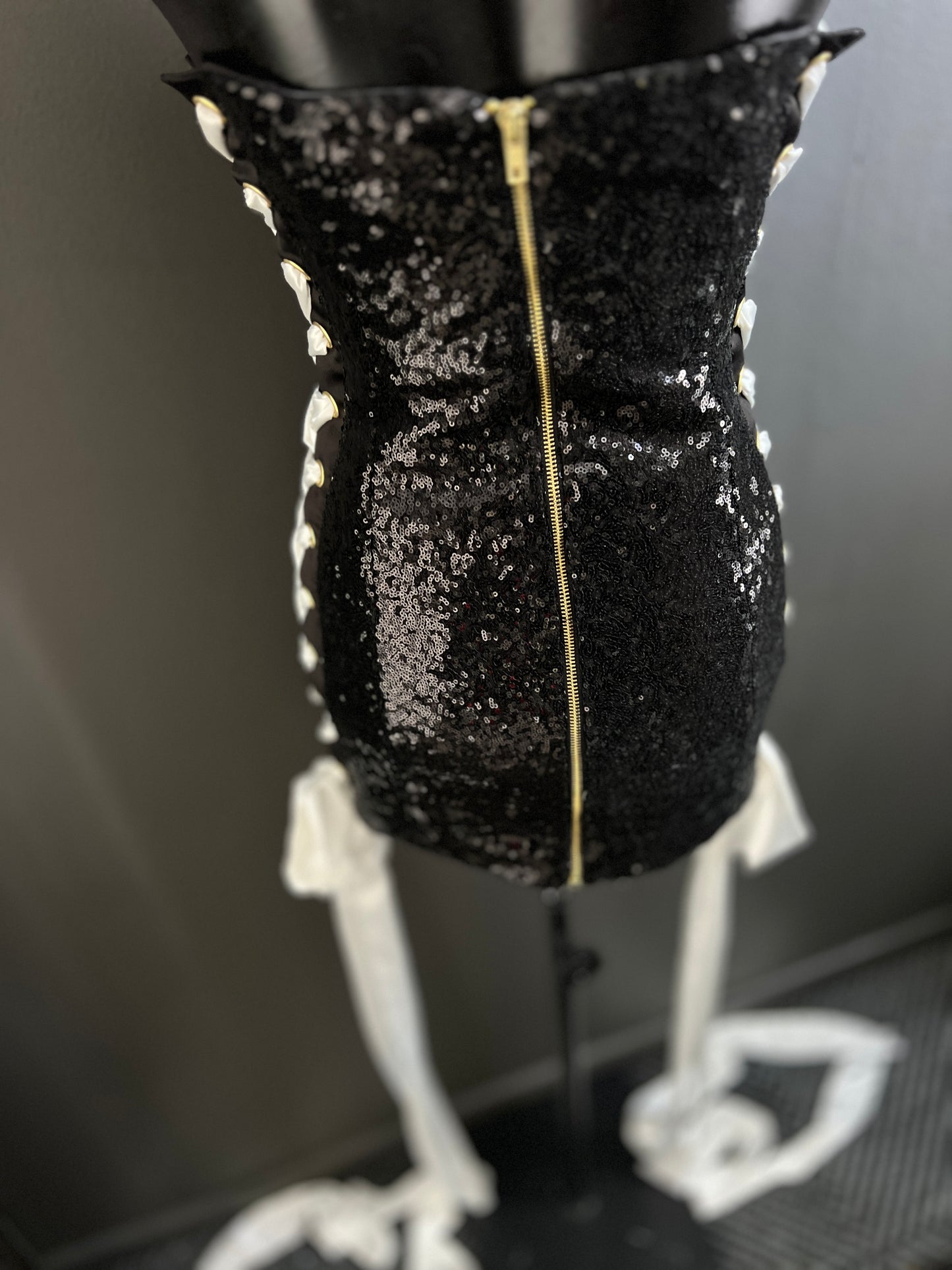 CODE 4033: Size 6/8