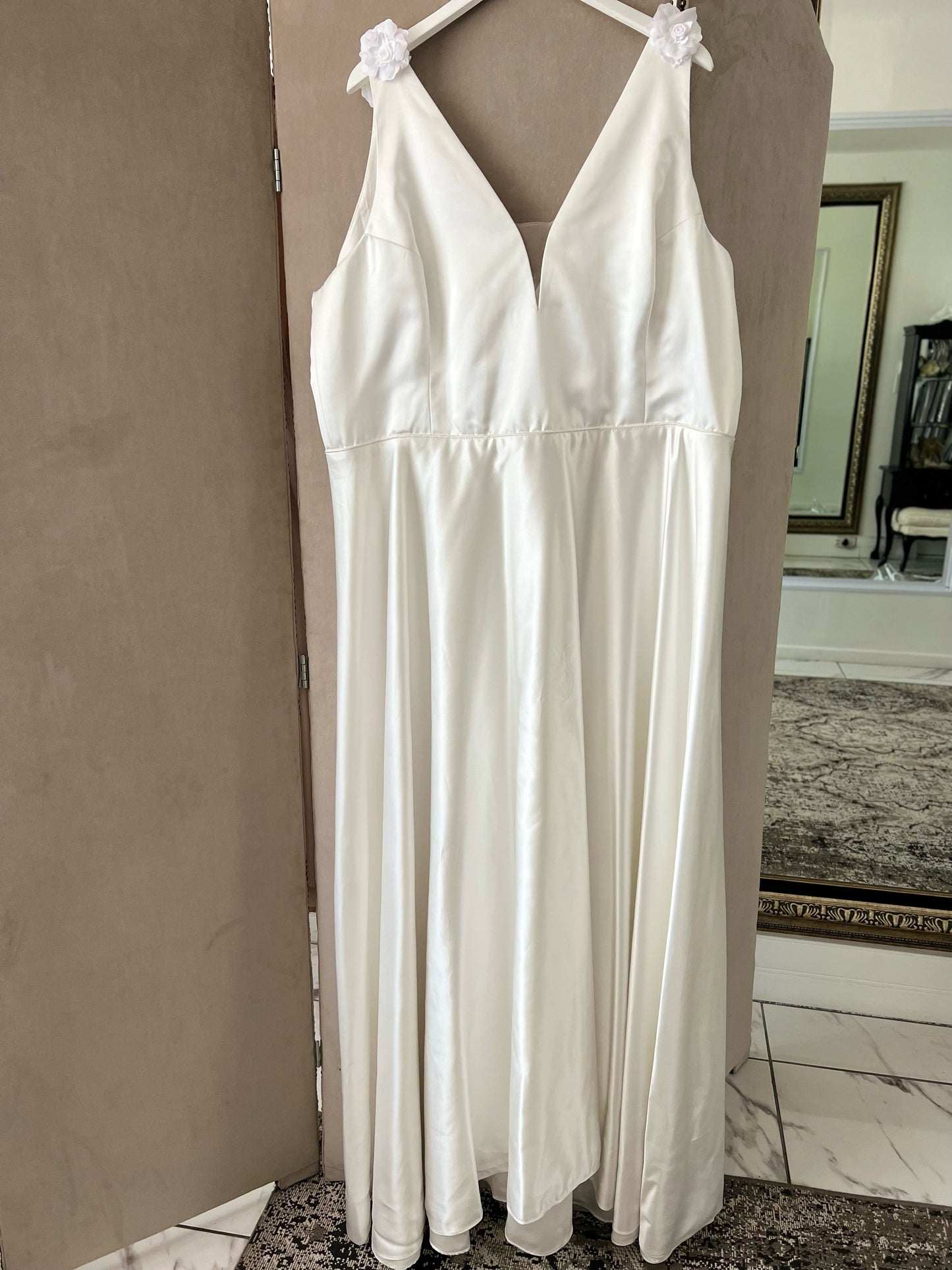 Code 2137: Milk satin with beaded lace back, Size 18/20