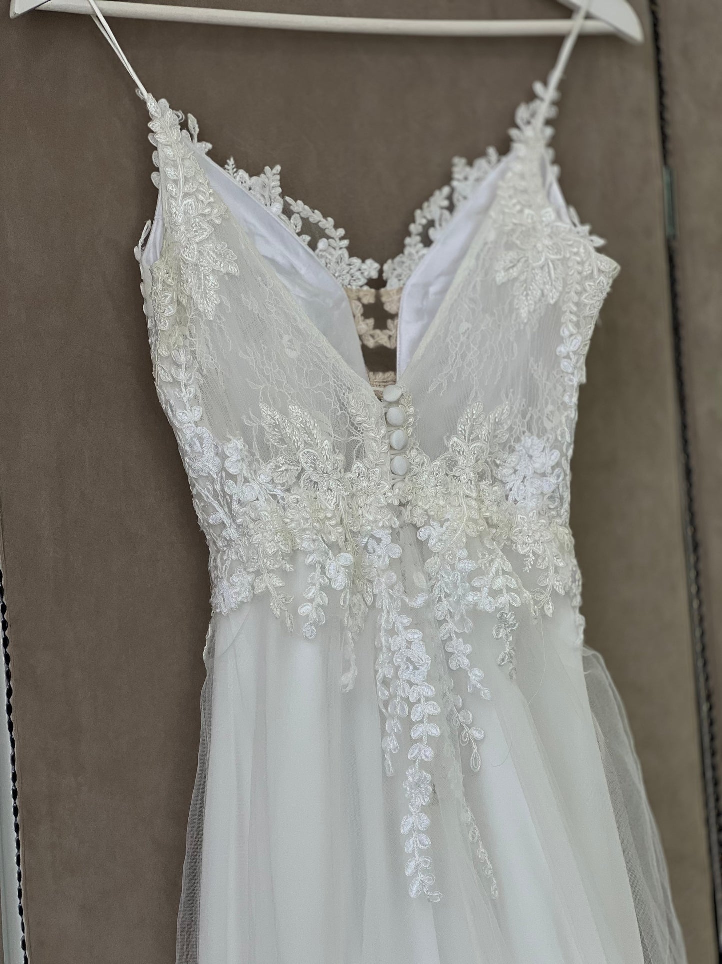Code 2145: White tulle with handsewn lace, Size 6/8