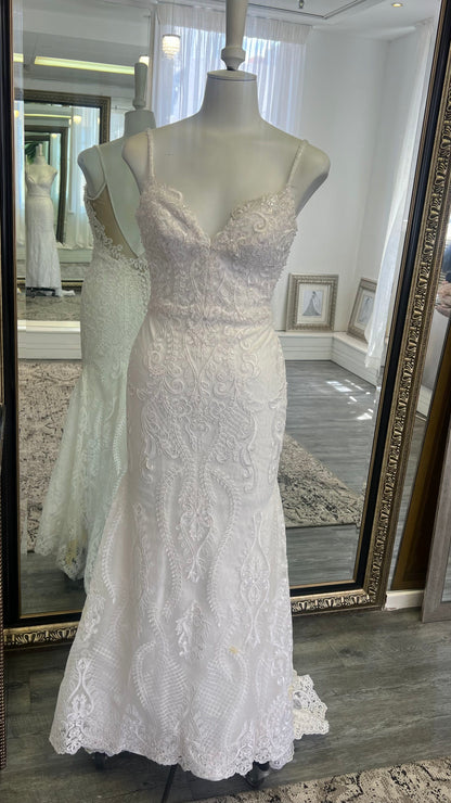 Code 2141: Fitted with beaded lace, Size 10