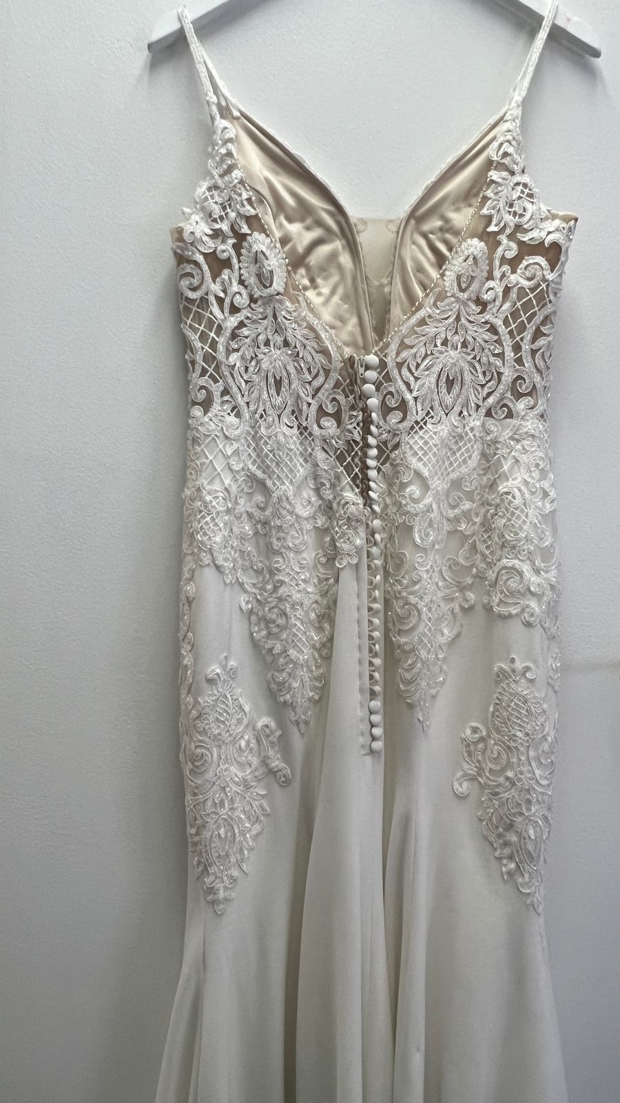 Code 2019: Milk fitted with lace covered nude lining, Size 14