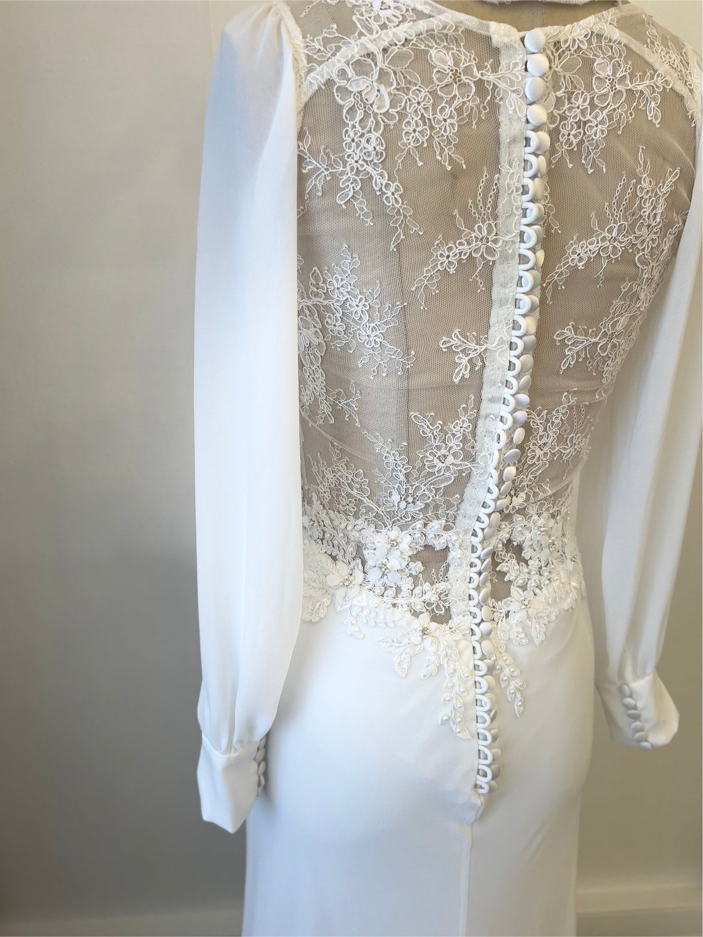 Code 2079: Beaded lace Georgette long sleeve, Size 6/8