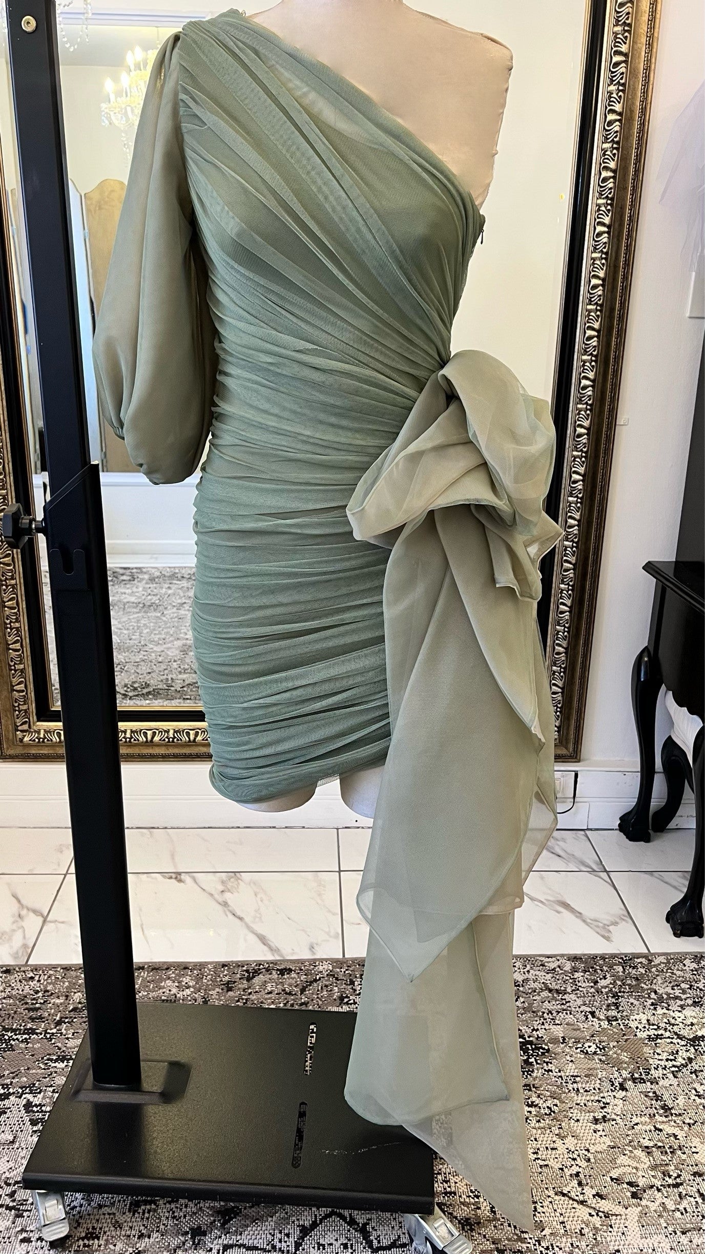 CODE 4044: Size 8